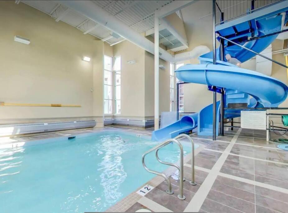 Cozy One Bedroom Condo With Indoor Pool And Hottub Canmore Buitenkant foto