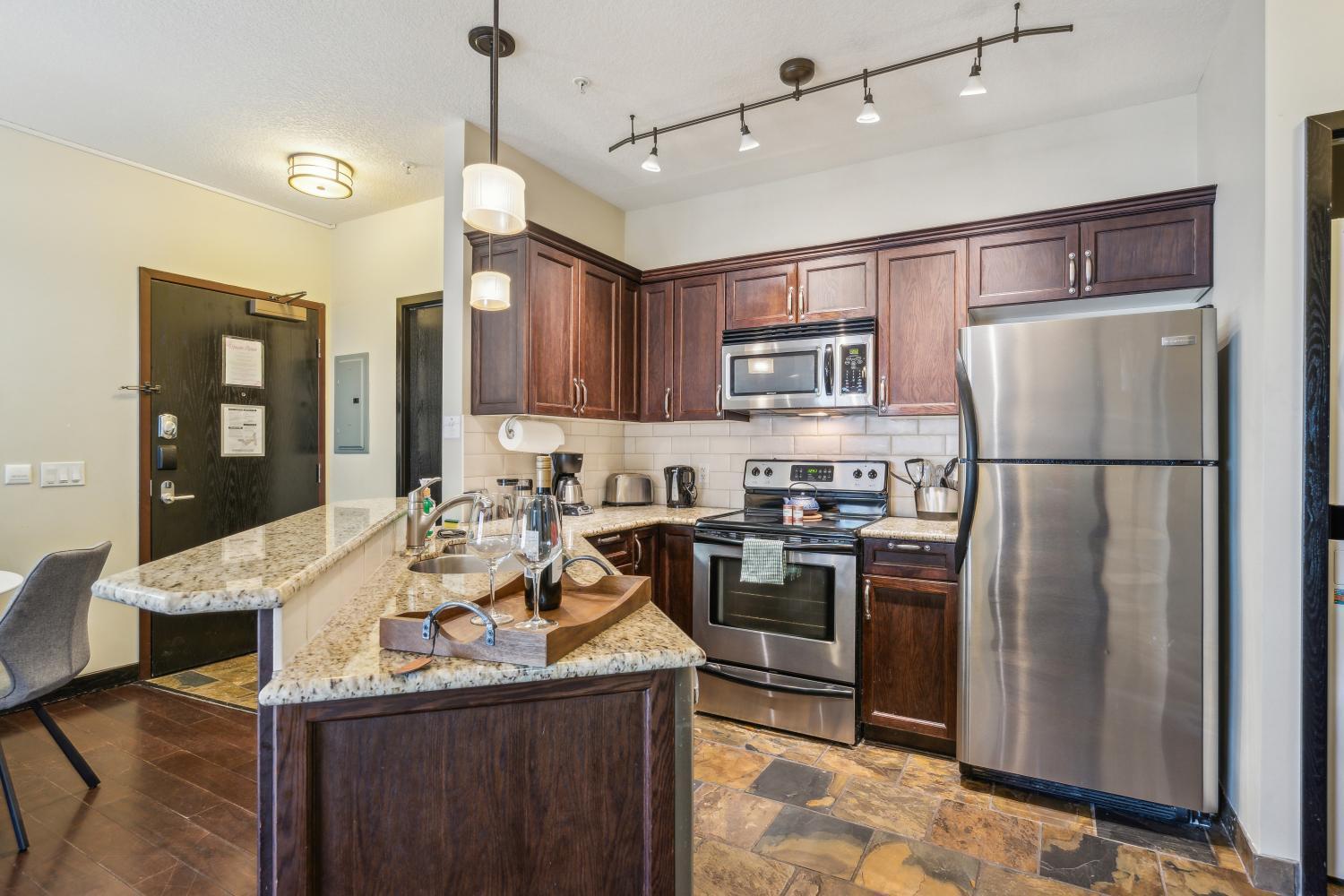 Cozy One Bedroom Condo With Indoor Pool And Hottub Canmore Buitenkant foto