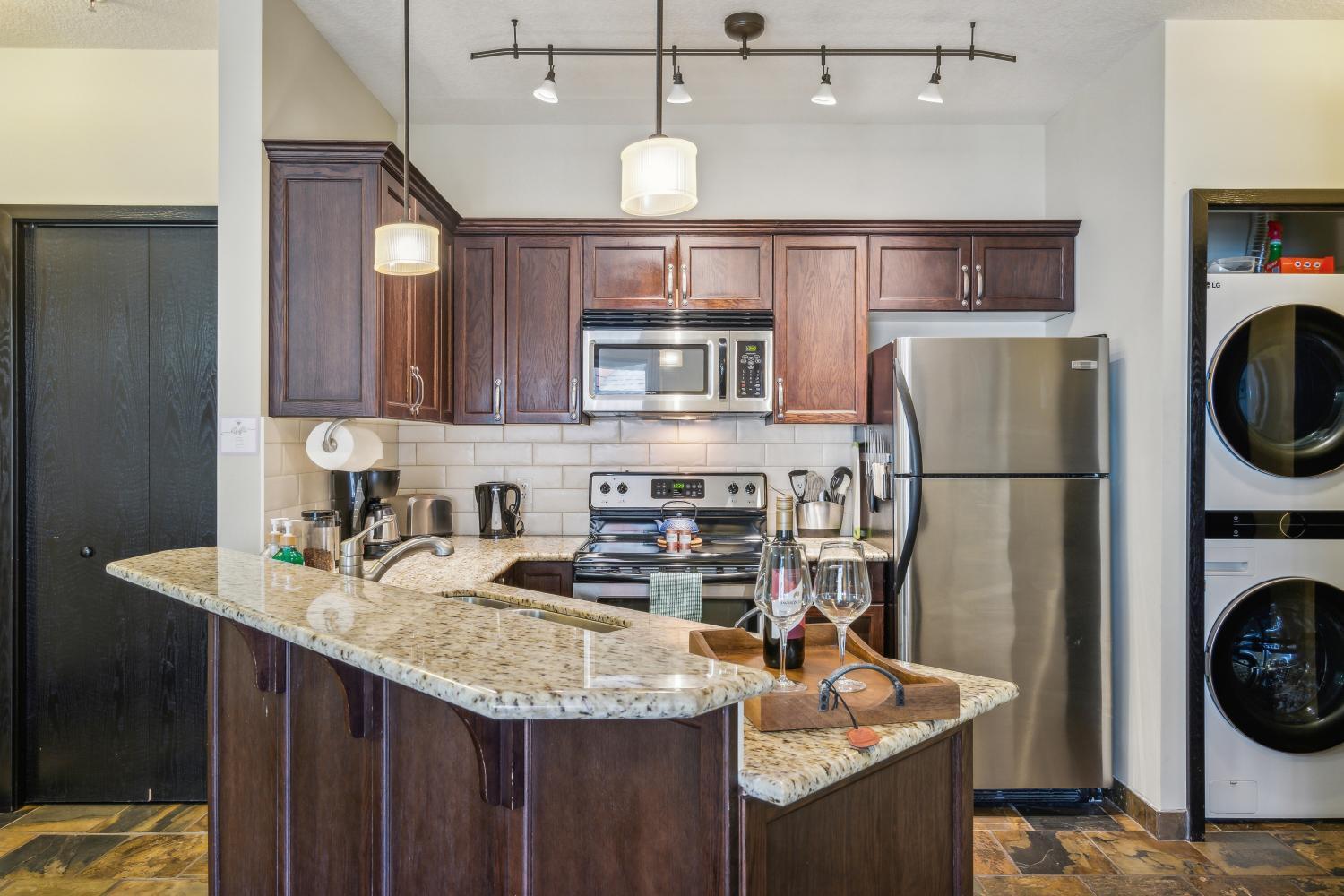 Cozy One Bedroom Condo With Indoor Pool And Hottub Canmore Buitenkant foto