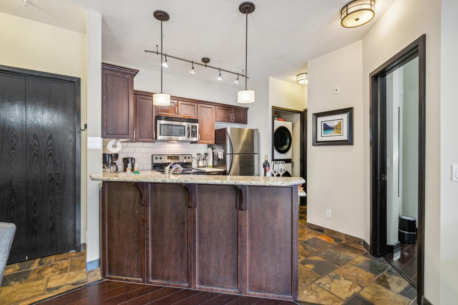 Cozy One Bedroom Condo With Indoor Pool And Hottub Canmore Buitenkant foto