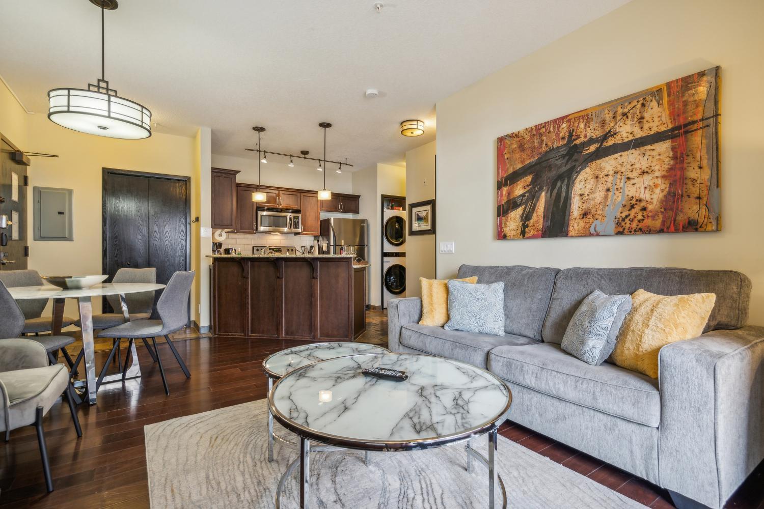 Cozy One Bedroom Condo With Indoor Pool And Hottub Canmore Buitenkant foto